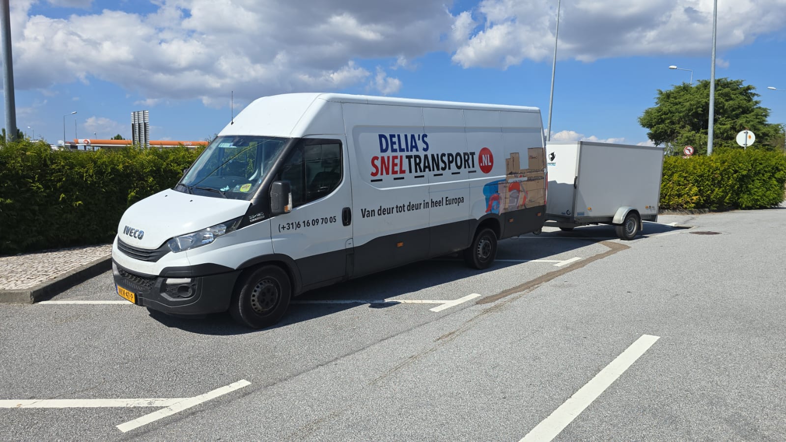 Iveco Daily met aanhanger in Portugal