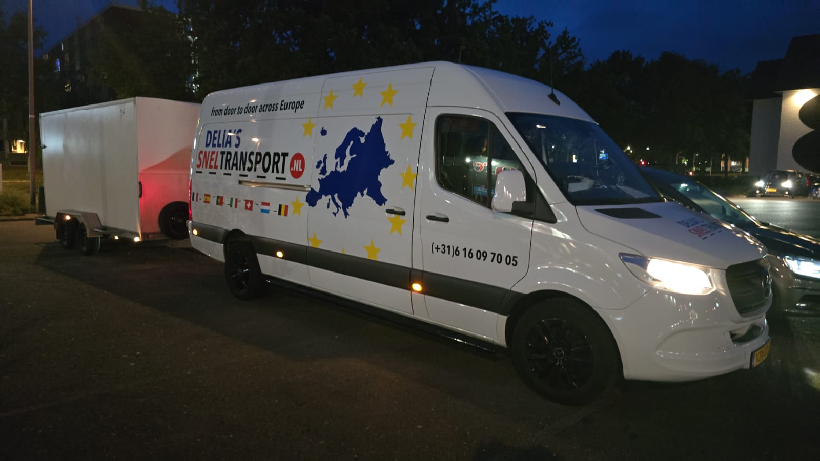 Nachtelijke rit met Mercedes Sprinter en aanhanger